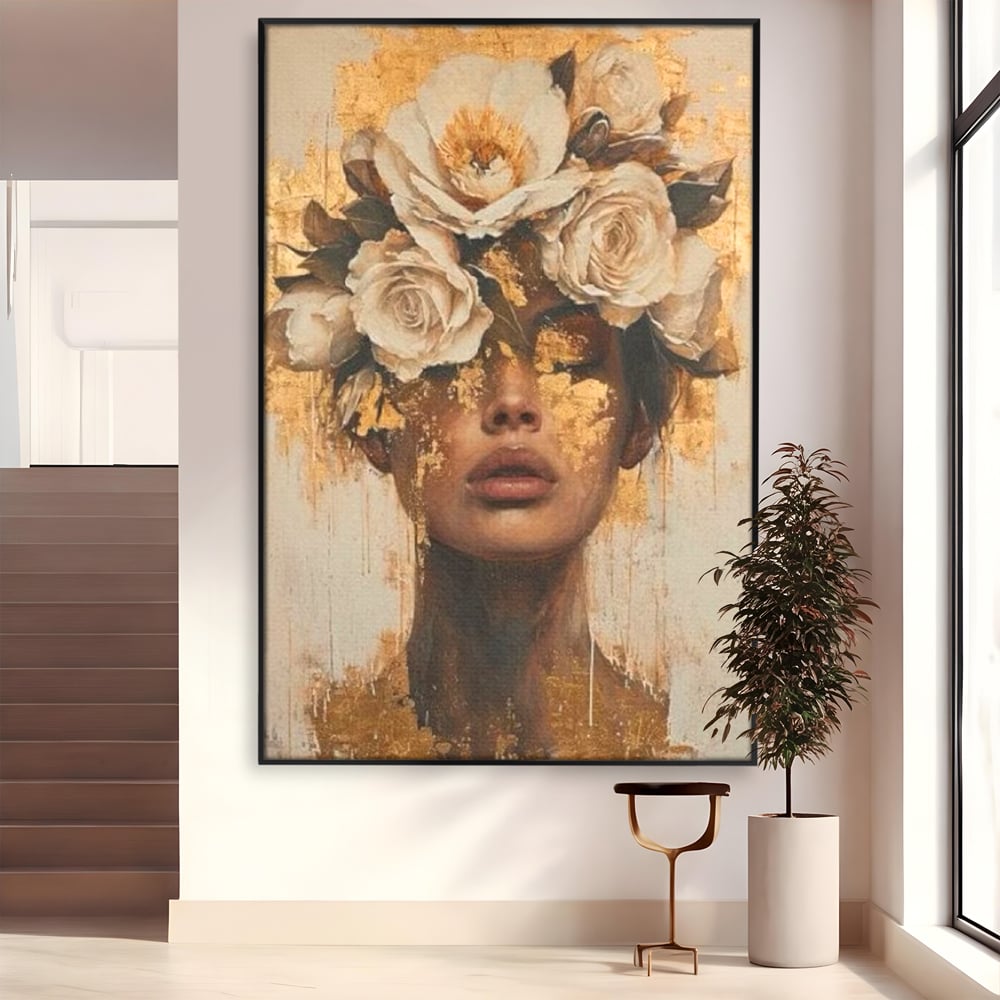 Tablou canvas cu portret feminin cu foita de aur si flori, in rama de aluminiu negru